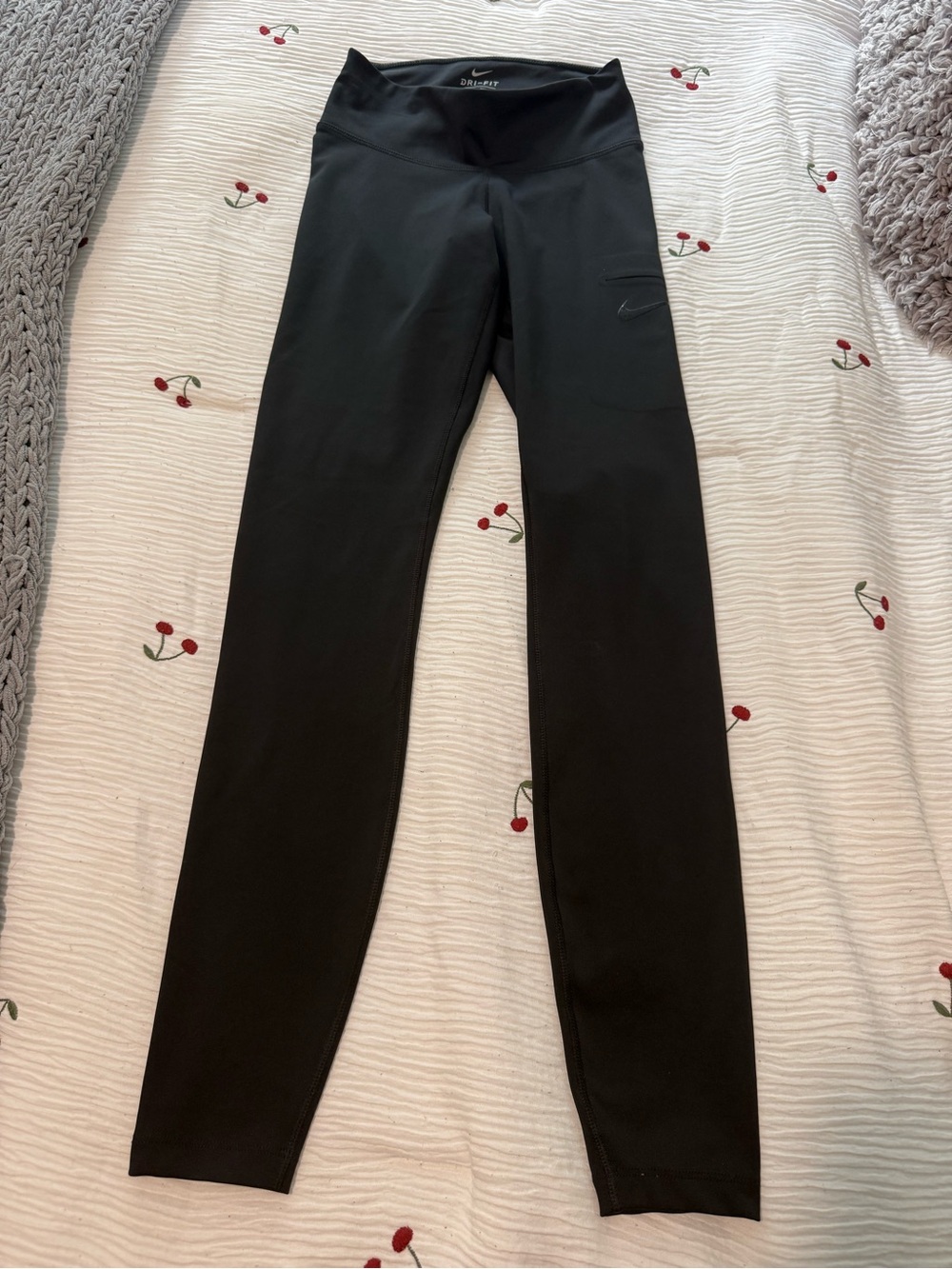 Women’s black Nike leggings